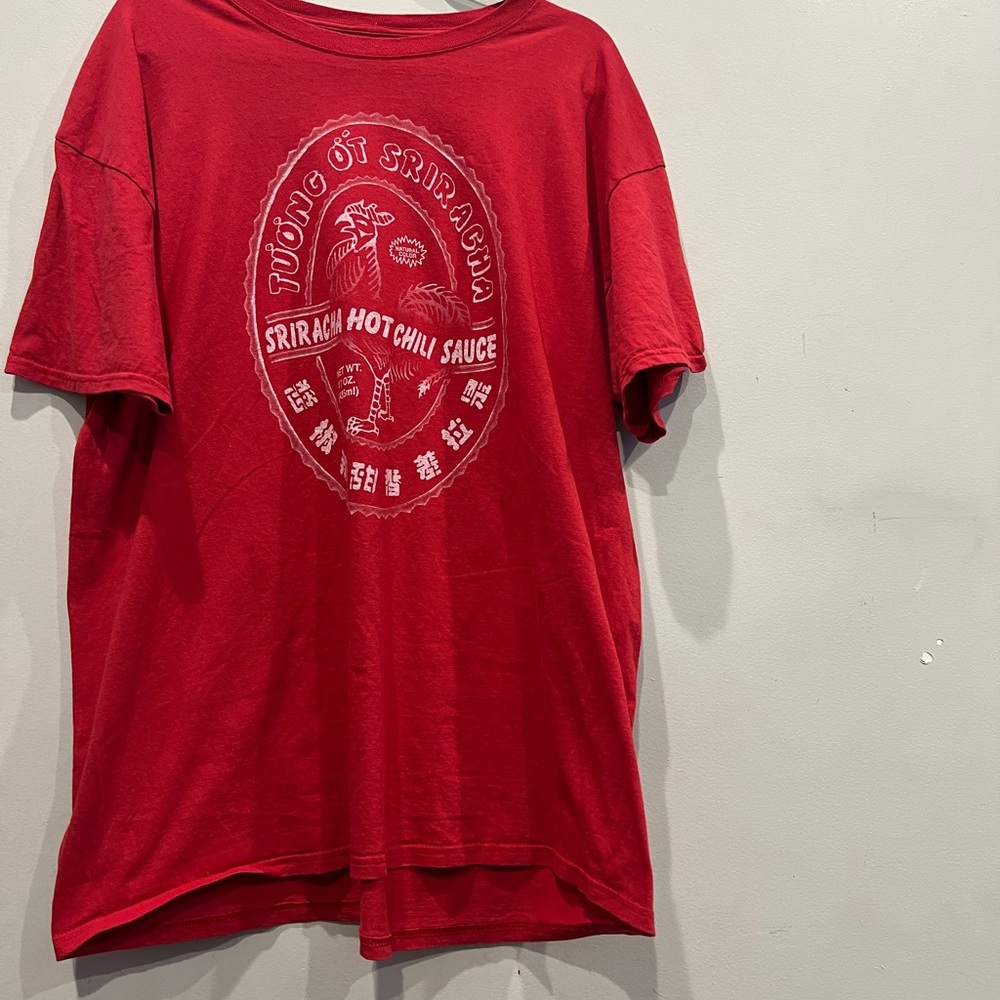 Sriracha Hot Chili Sauce Irwindale Red Men's T-Shirt New